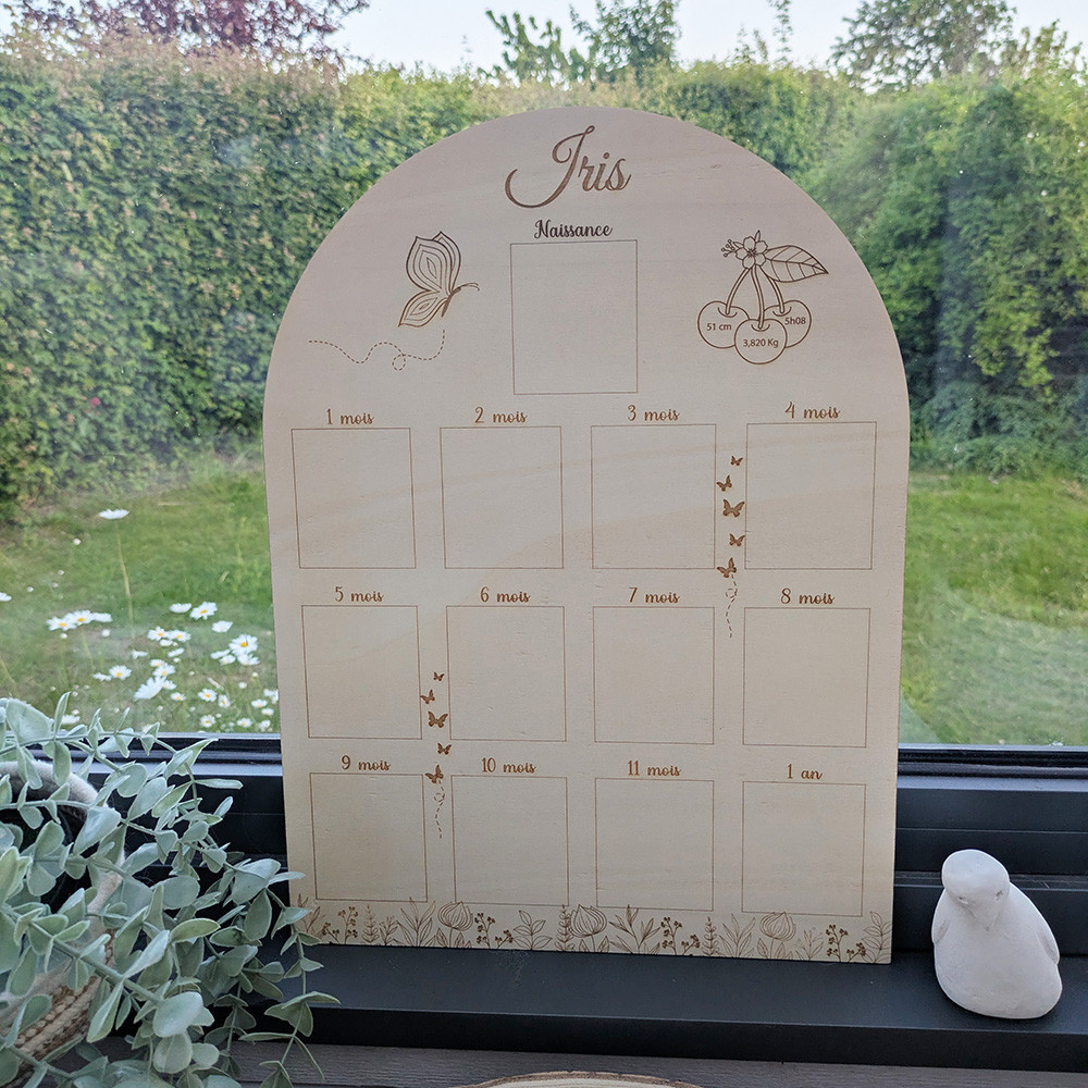 Affiche de naissance en bois personnalisée en forme d'arche, avec cases pour les photos des mois de bébé